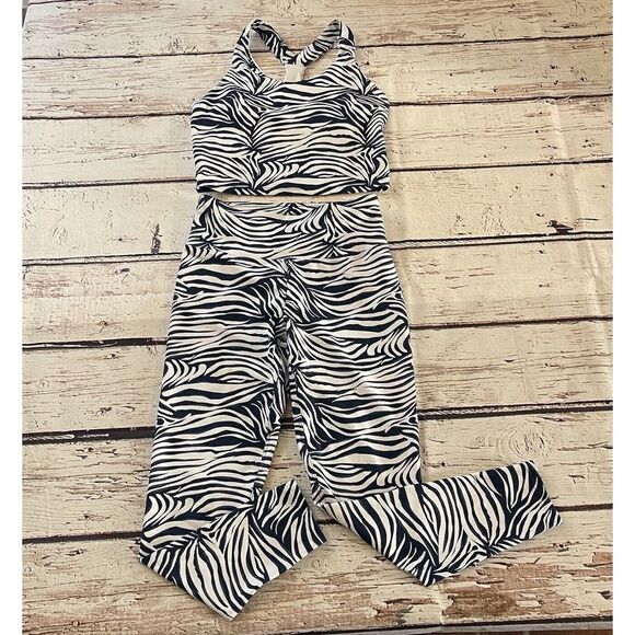 KYODAN Crop Tank Sports Bra & Leggings Blue and White Size Medium Set Women's‎ - Picture 1 of 12